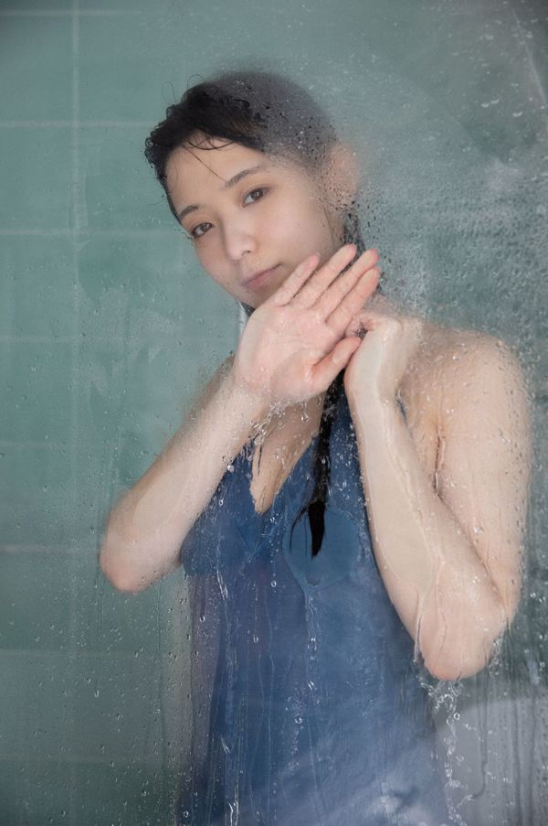 [FREITAG] Mio Imada "Wunder der Schauspielerin + Bikini im Drama" Hana nochi Hare "" Foto