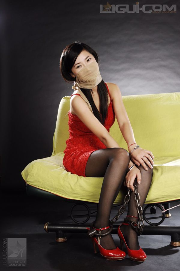 Model 卡鲁鲁《俏皮可爱小美女伊贺流袜堵式束缚》 [丽柜美束LiGui] 丝足写真图片