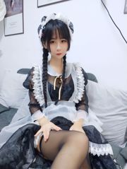 Cô gái xinh đẹp coser bude o0 "trong suốt hầu gái"